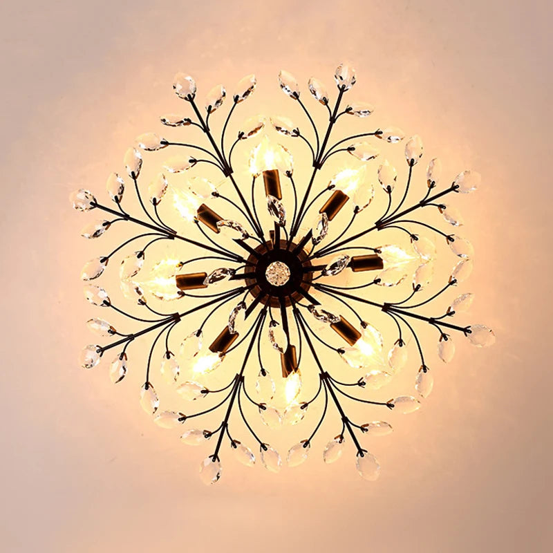 Détail du cristal et du fer du plafonnier