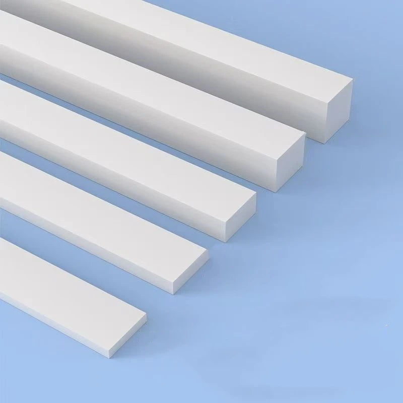 Remplisseur d'espace de matelas personnalisé en mousse blanche dans une chambre moderne