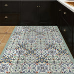 Carreaux de sol décoratifs à motifs géométriques floraux colorés dans une cuisine moderne avec des armoires noires.