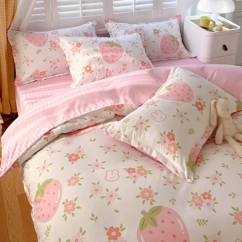 Housse de couette rose fraise 3 pièces en polyester doux sur un lit