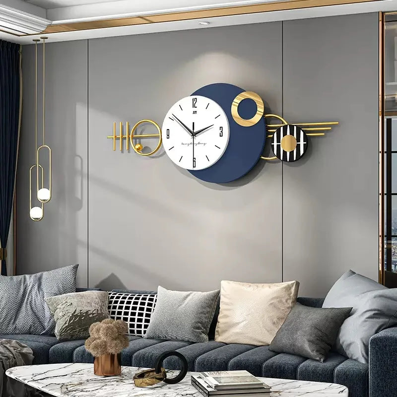 Horloge murale scandinave design luxe vert sur mur blanc