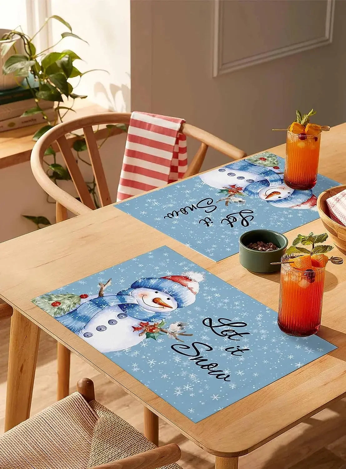 Détail du motif bonhomme de neige et oiseau sur set de table