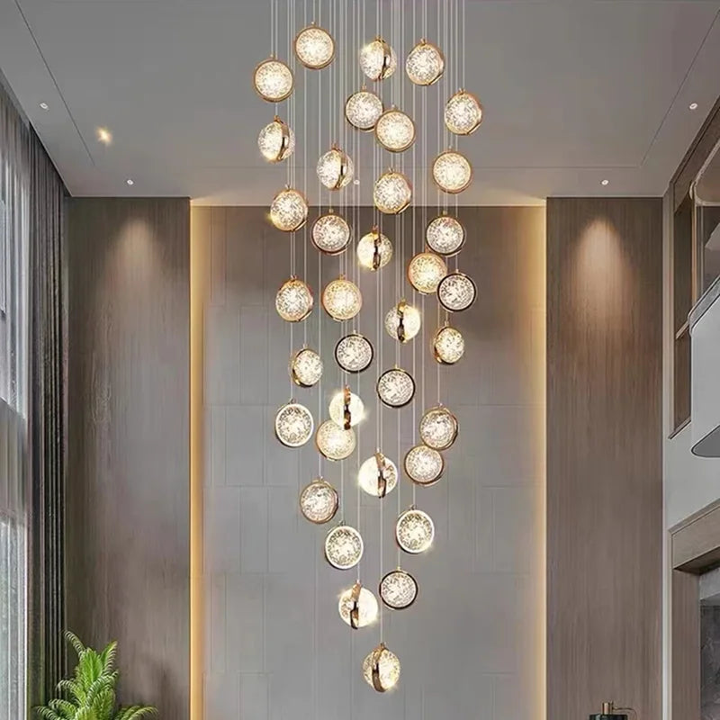 Détail du cristal et de la structure métallique du lustre