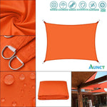 Voile d'ombrage orange dans un jardin avec mobilier d'extérieur