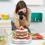Plateau tournant en fonctionnement dans un salon moderne