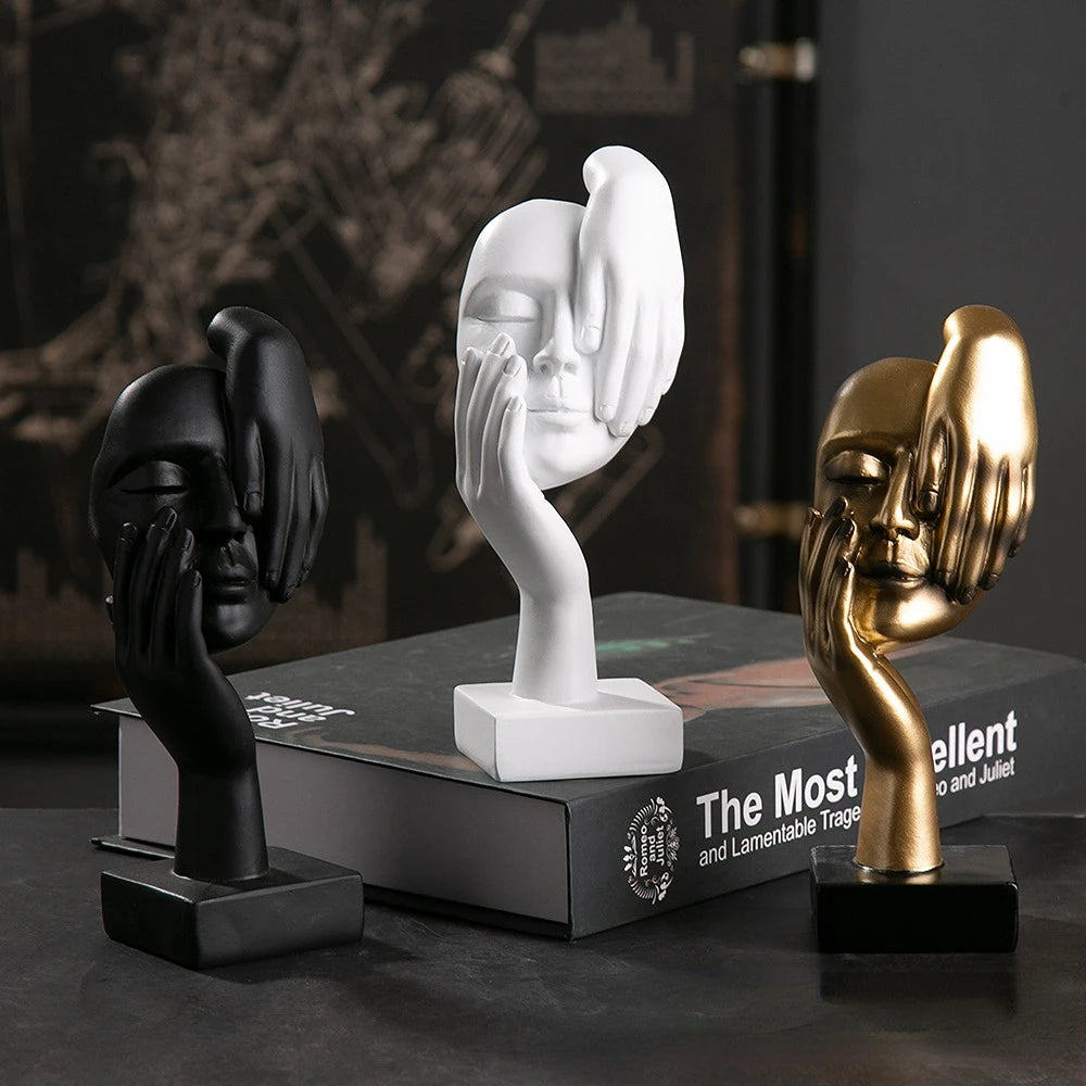 Statue abstraite résine visage pensif gris clair