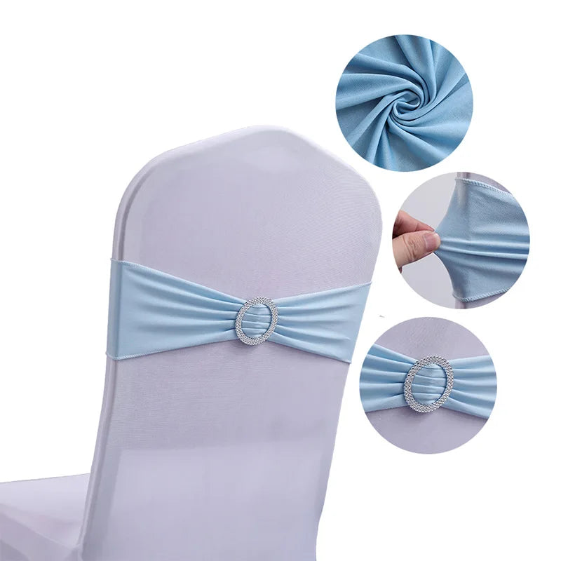Elastique pour chaise avec boucle en cristal, en tissu bleu pale.
