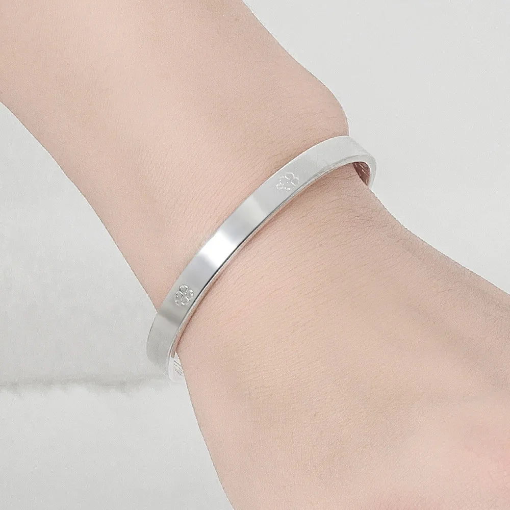 Bracelet manchette argent 925 sur poignet