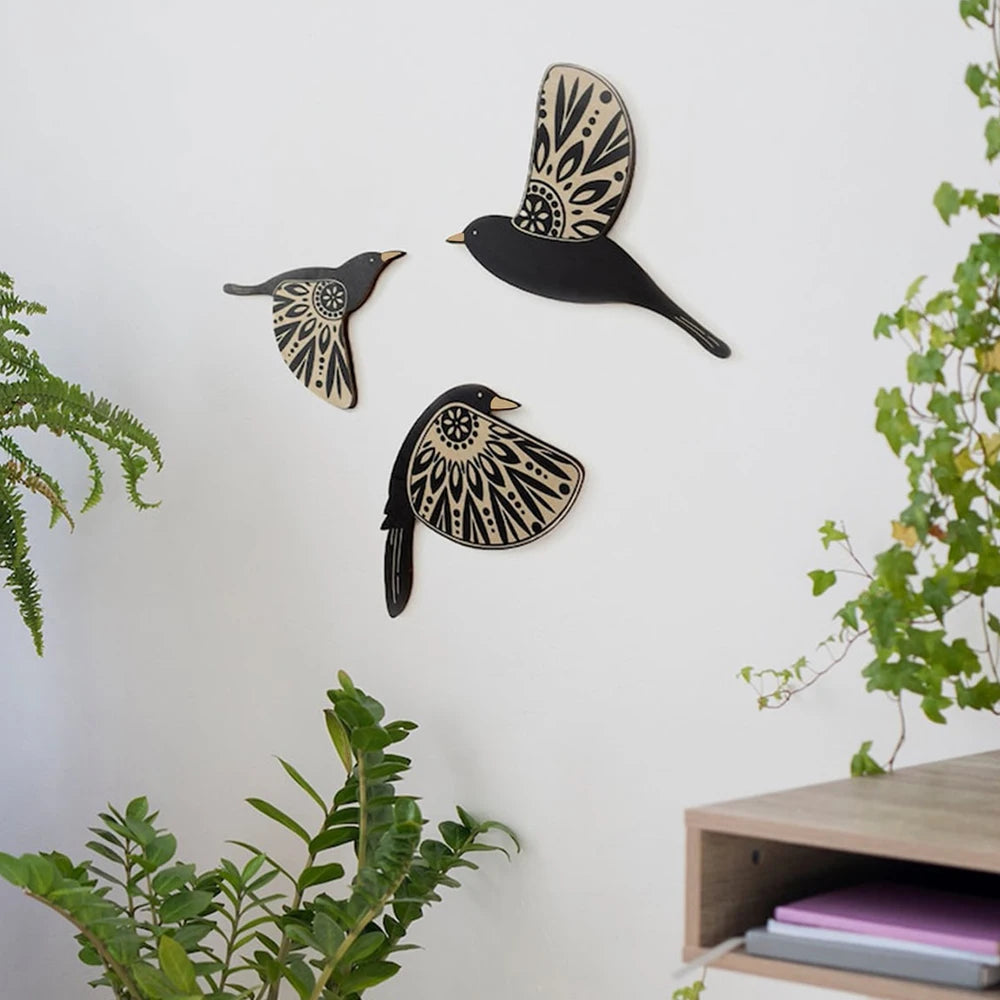 Ensemble de 3 oiseaux muraux noirs sur un mur blanc