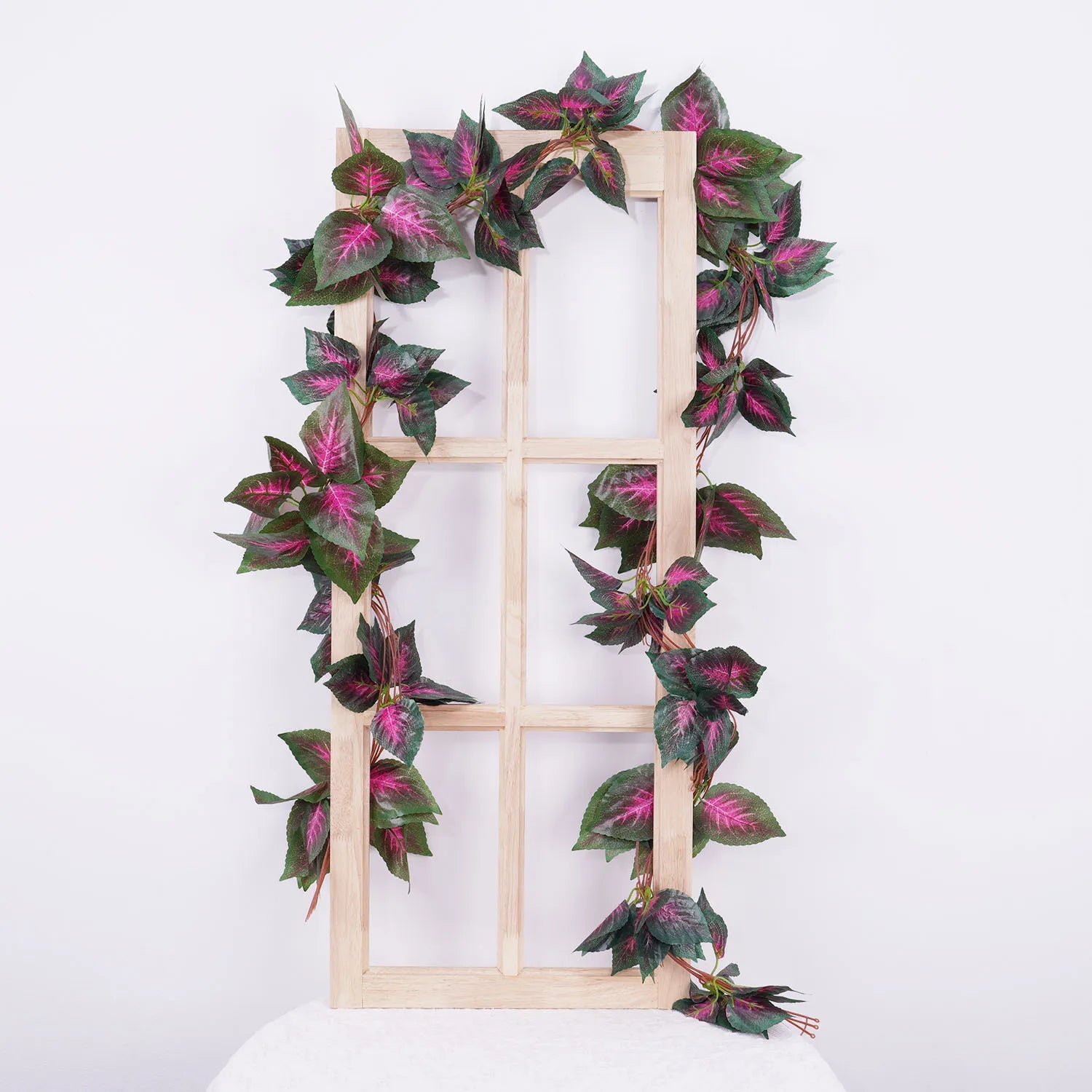 Détail des feuilles de lierre artificiel réalistes