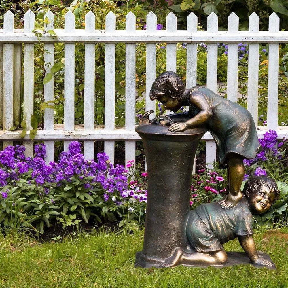 Détail de la statue peinte à la main pour jardin