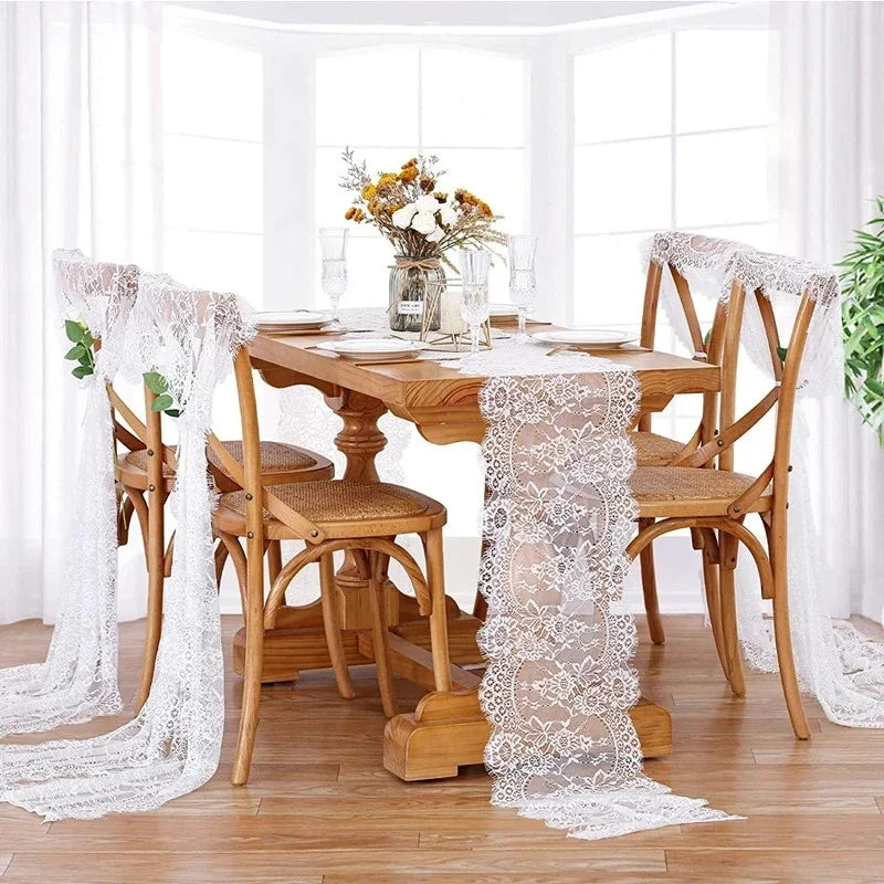 Détail broderie florale chemin de table