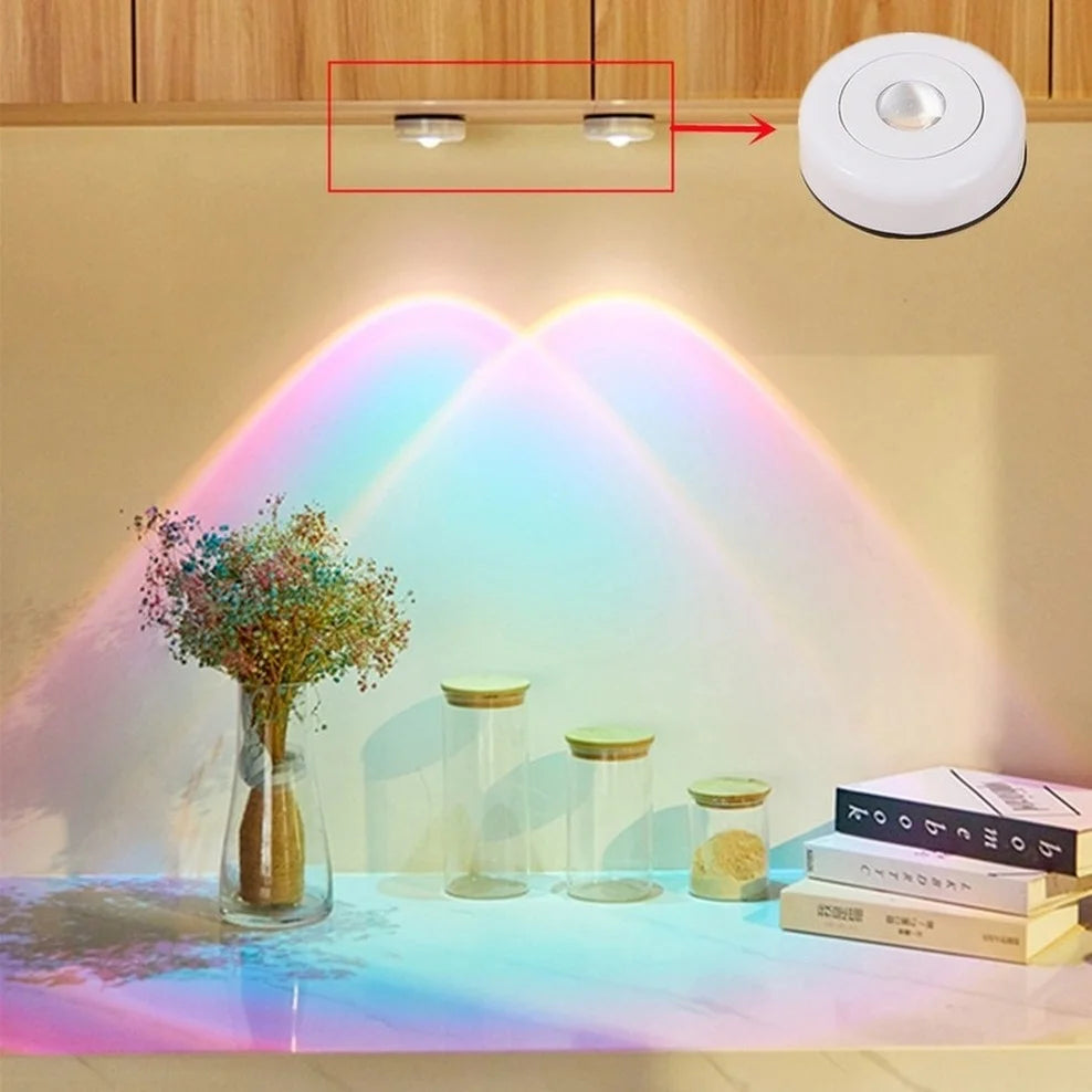Lampe murale LED tactile éclairant une chambre à coucher avec lumière chaude