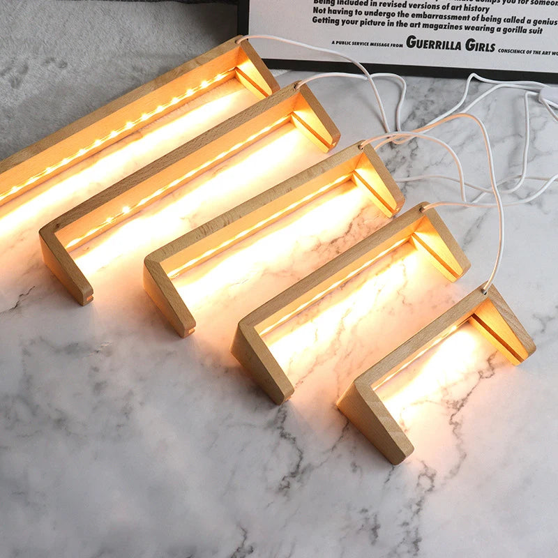 Cadre photo lumineux LED allumé dans un salon