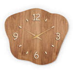 Horloge murale en bois asymétrique style rétro français vue de face