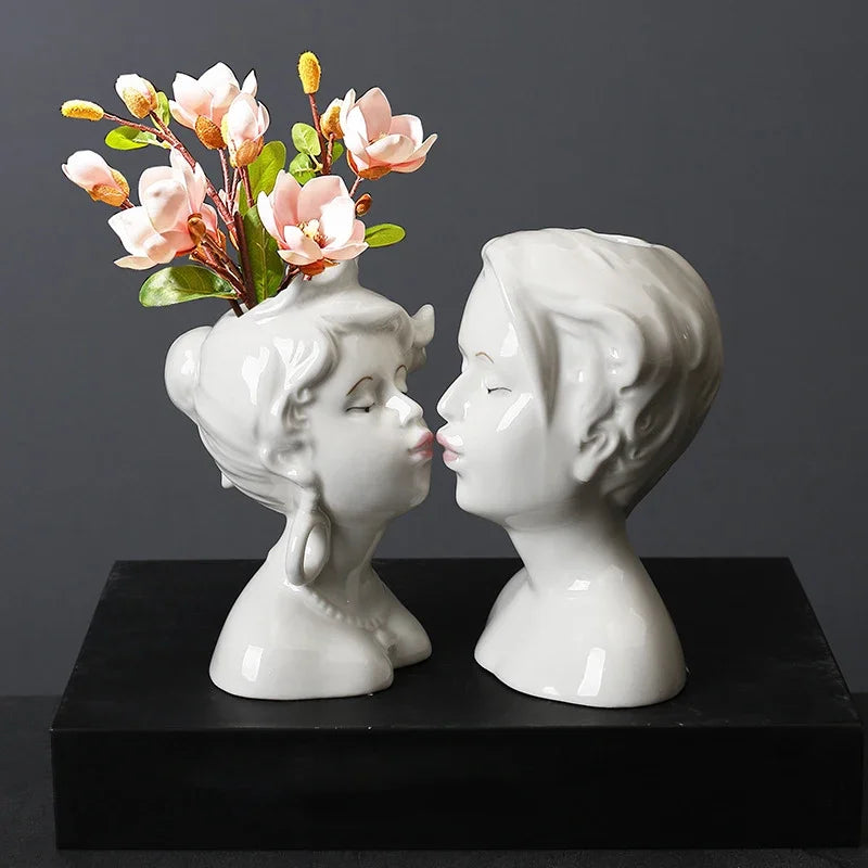 Vase tête céramique amoureux baiser jaune
