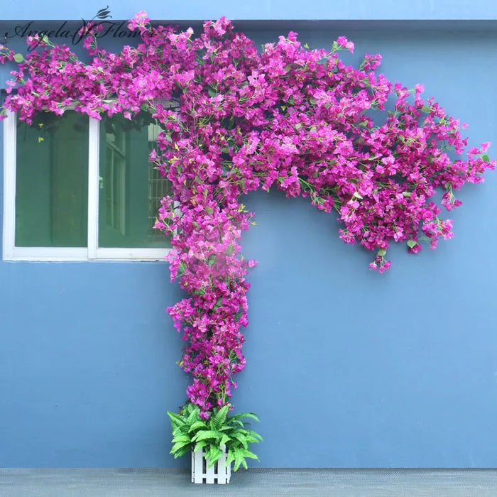 Arbre vigne bougainvillier artificiel noir sur mur de jardin