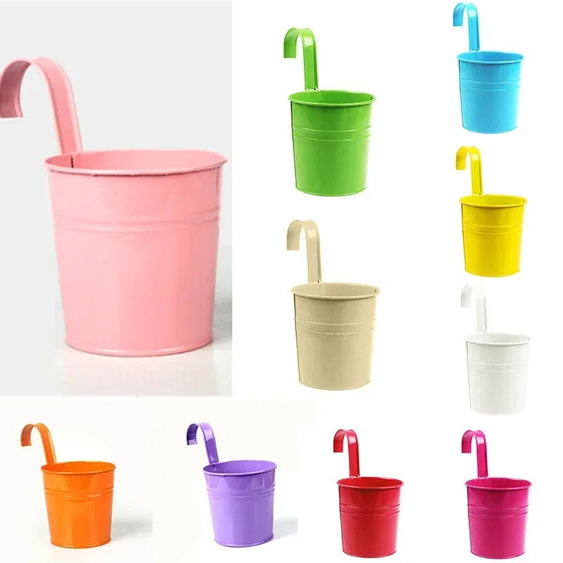 Ensemble de pots de fleurs en fer métallique utilisé avec des plantes succulentes