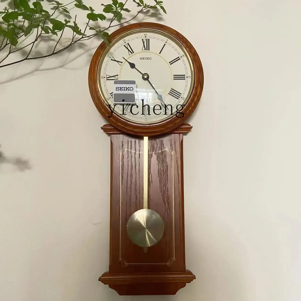Horloge murale bois massif vue de face