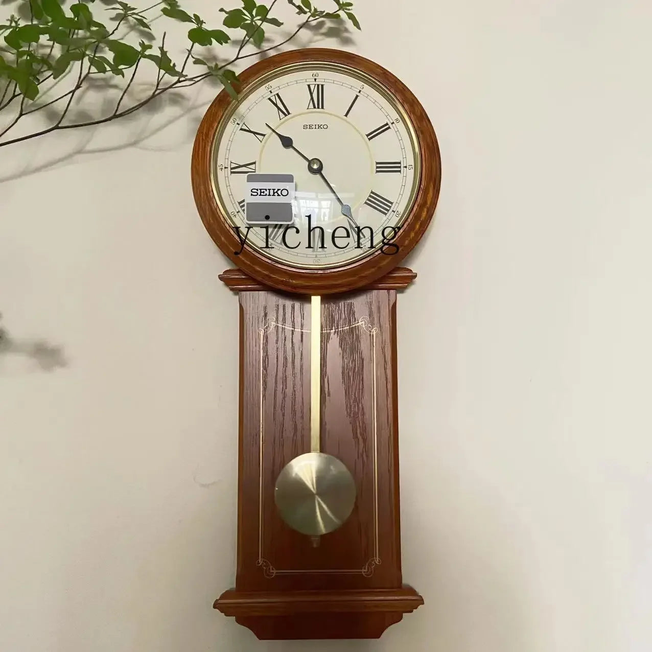 Horloge murale bois massif vue de face