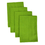 Quatre serviettes en textile de couleur verte brillante et unie sont empilées et présentées dans cette image.