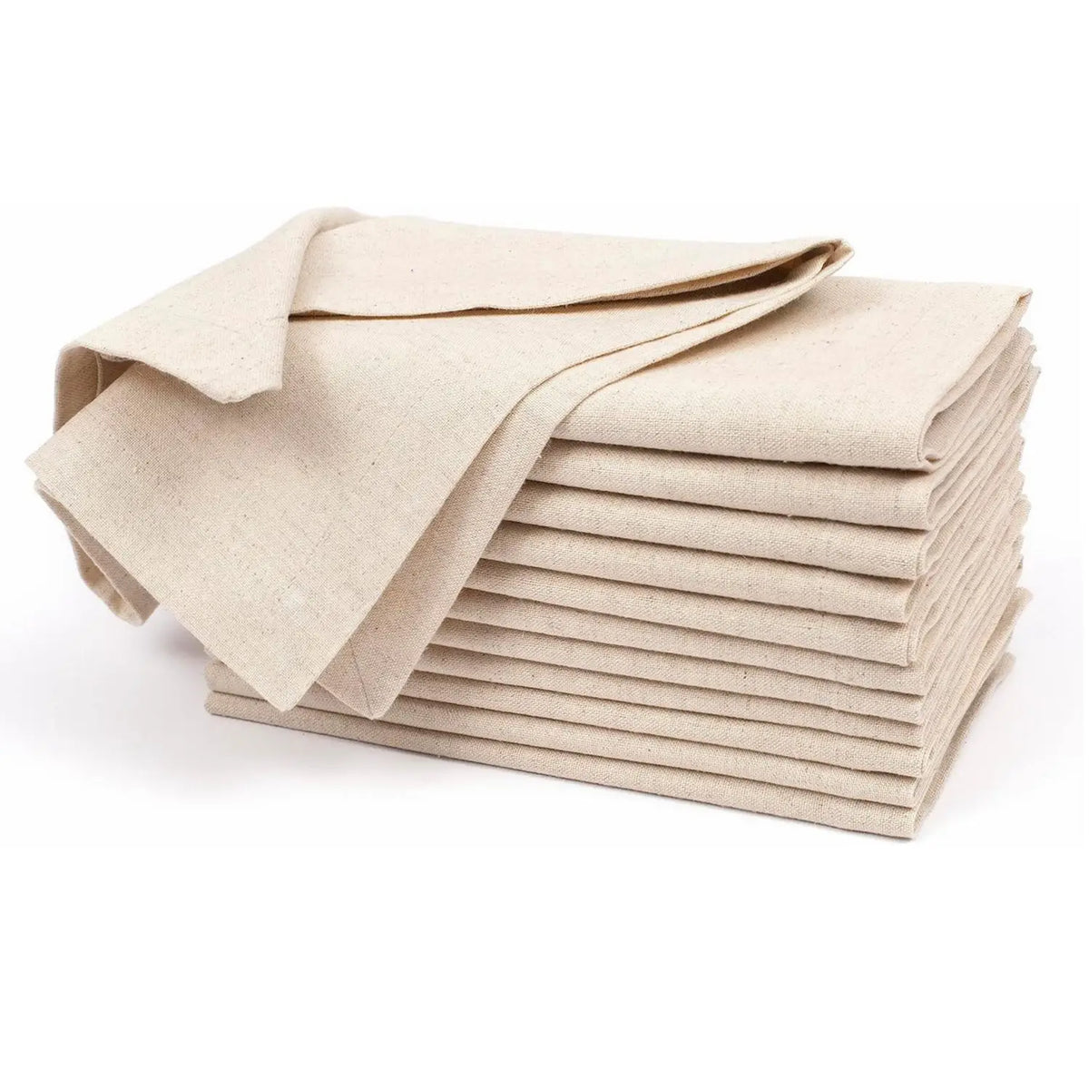 Pile de serviettes de cuisine blanches en coton empilées les unes sur les autres.