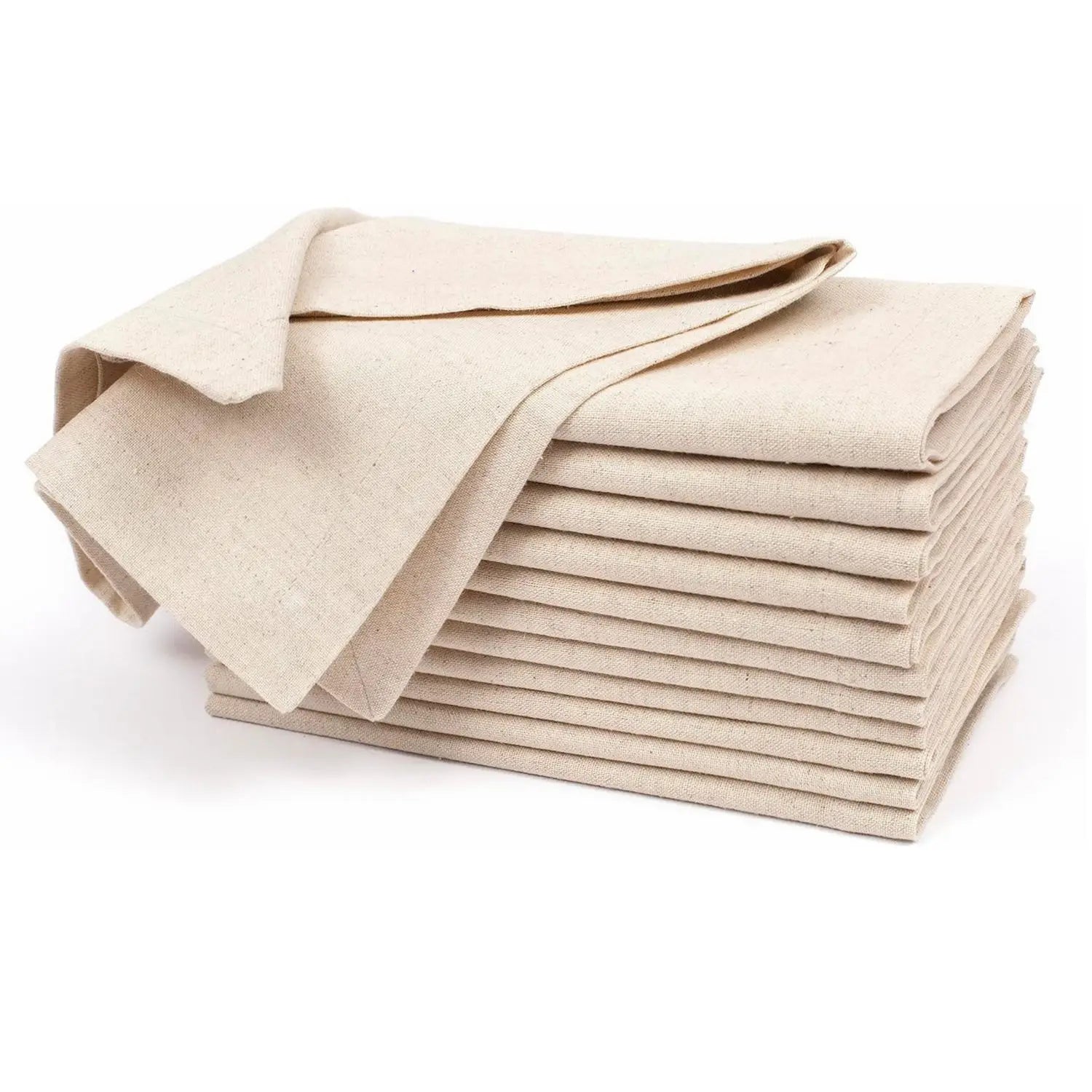 Pile de serviettes de cuisine blanches en coton empilées les unes sur les autres.