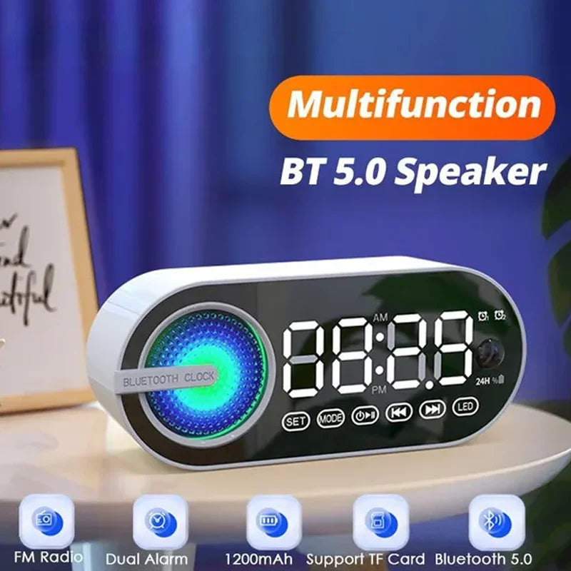 Réveil radio Bluetooth design noir sur table de chevet moderne