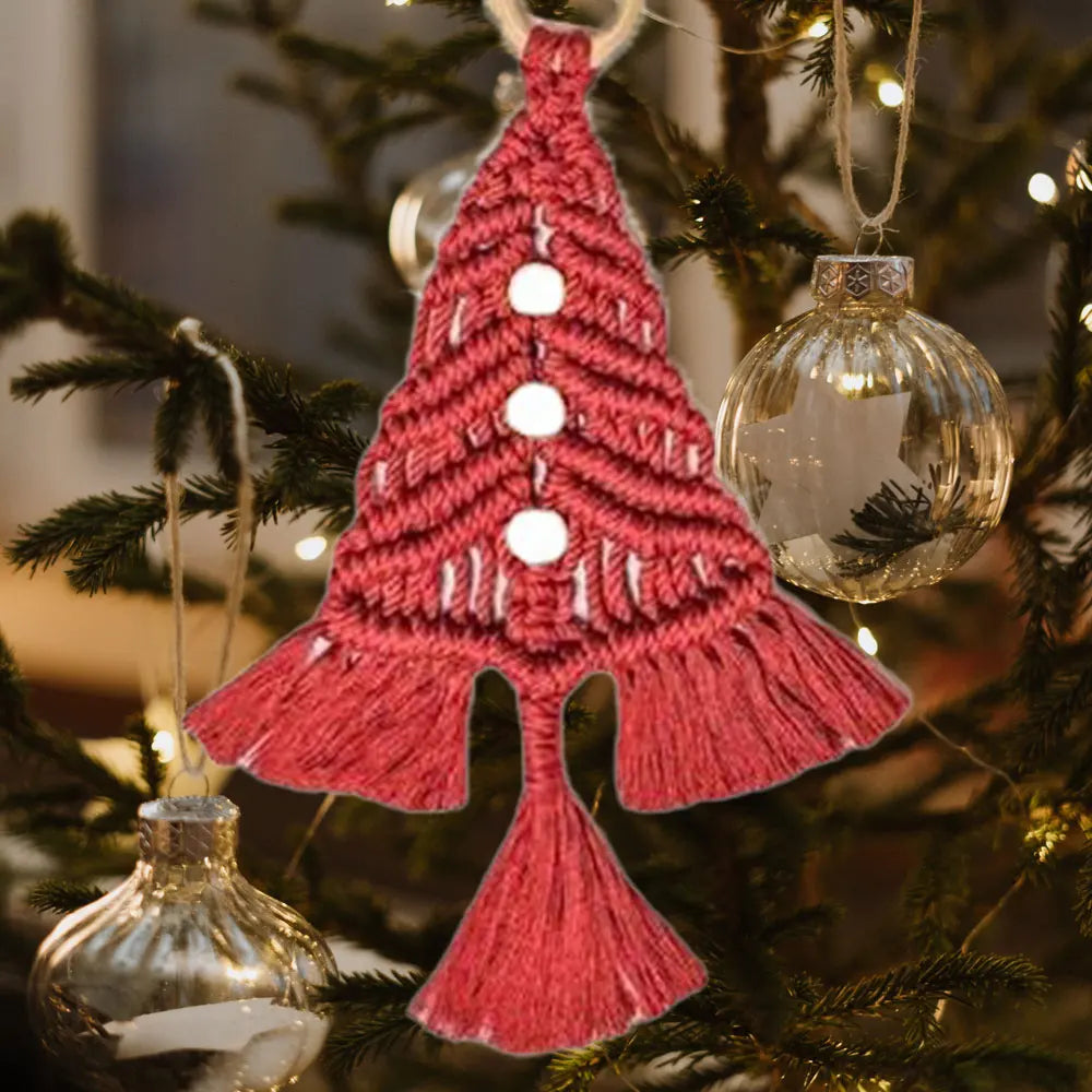 Détail tissage macramé arbre de Noël couleur saphir