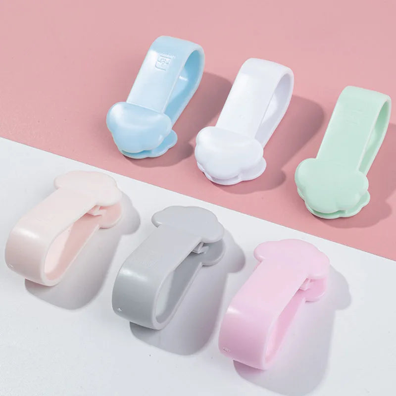 Pinces pour drap de lit en forme de nuage, couleur bleue, fixant une housse de couette