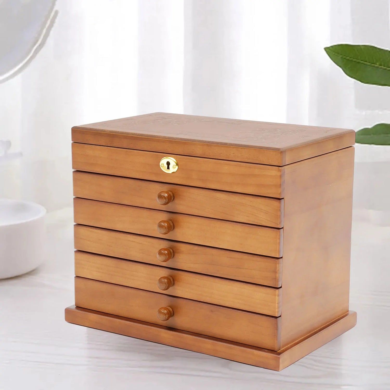 Boîte à bijoux ouverte montrant les 6 niveaux de rangement