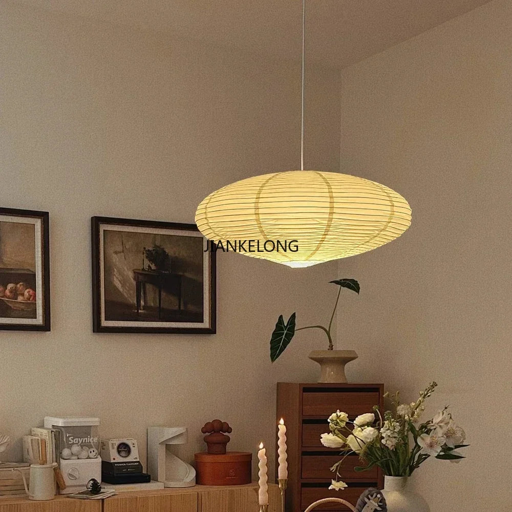 Luminaire suspension vu de côté montrant la longueur du cordon