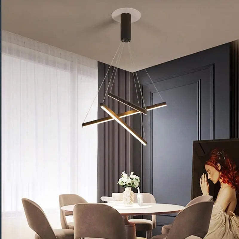 Lustre installé dans un salon contemporain avec éclairage réglable
