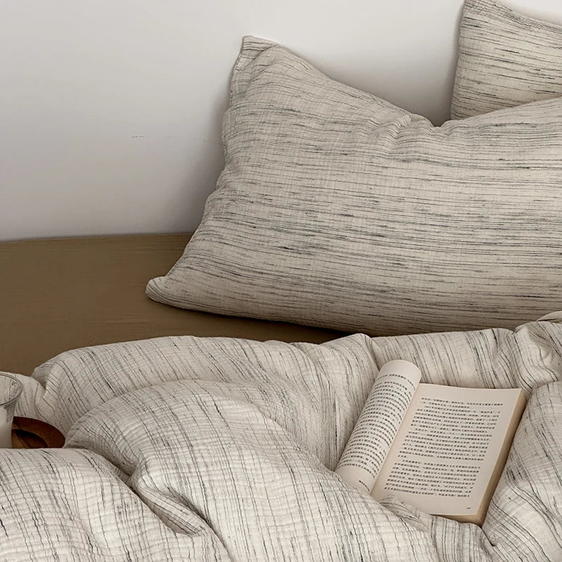 Parure de lit complète dans une chambre décorée style rétro