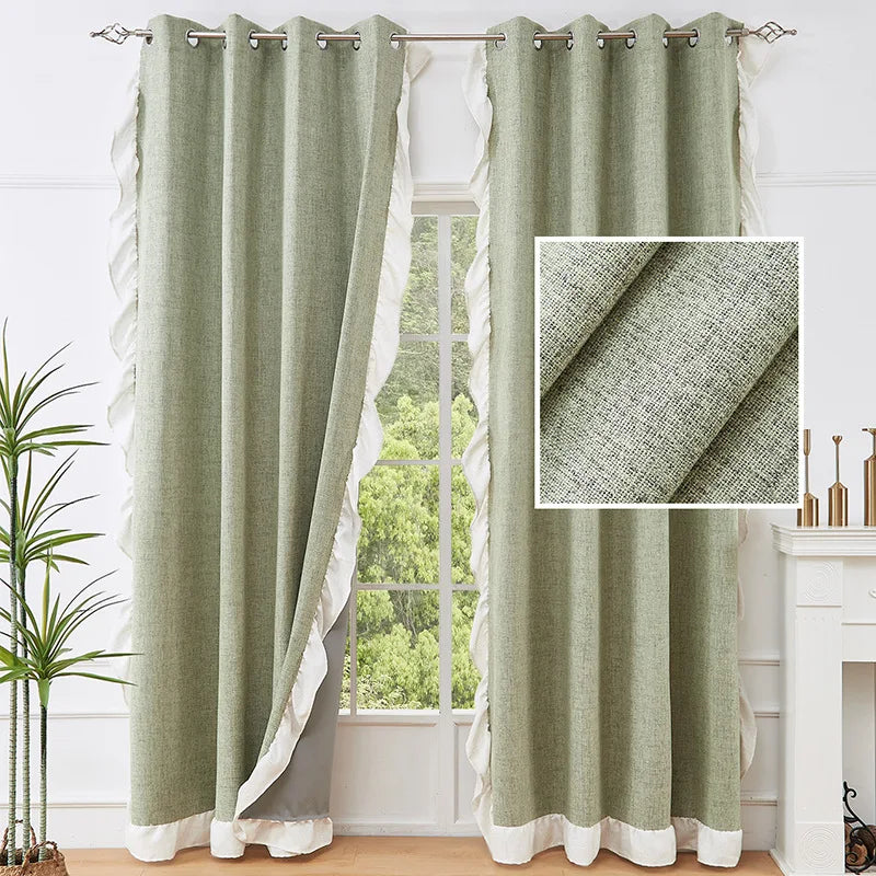 Rideaux drapés élégants avec œillets, de couleur vert clair, parfaits pour ajouter une touche de sophistication et de lumière naturelle à votre salon. Le design moderne s'harmonise avec divers styles de décoration intérieure. Vue détaillée du tissu pour une meilleure appréciation de la texture. Idéal pour créer une ambiance chaleureuse et accueillante dans votre espace de vie.