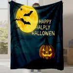 Une affiche festive d'Halloween avec une grande lune jaune, des chauves-souris et une citrouille illuminée sur un fond sombre et toile d'araignée.
