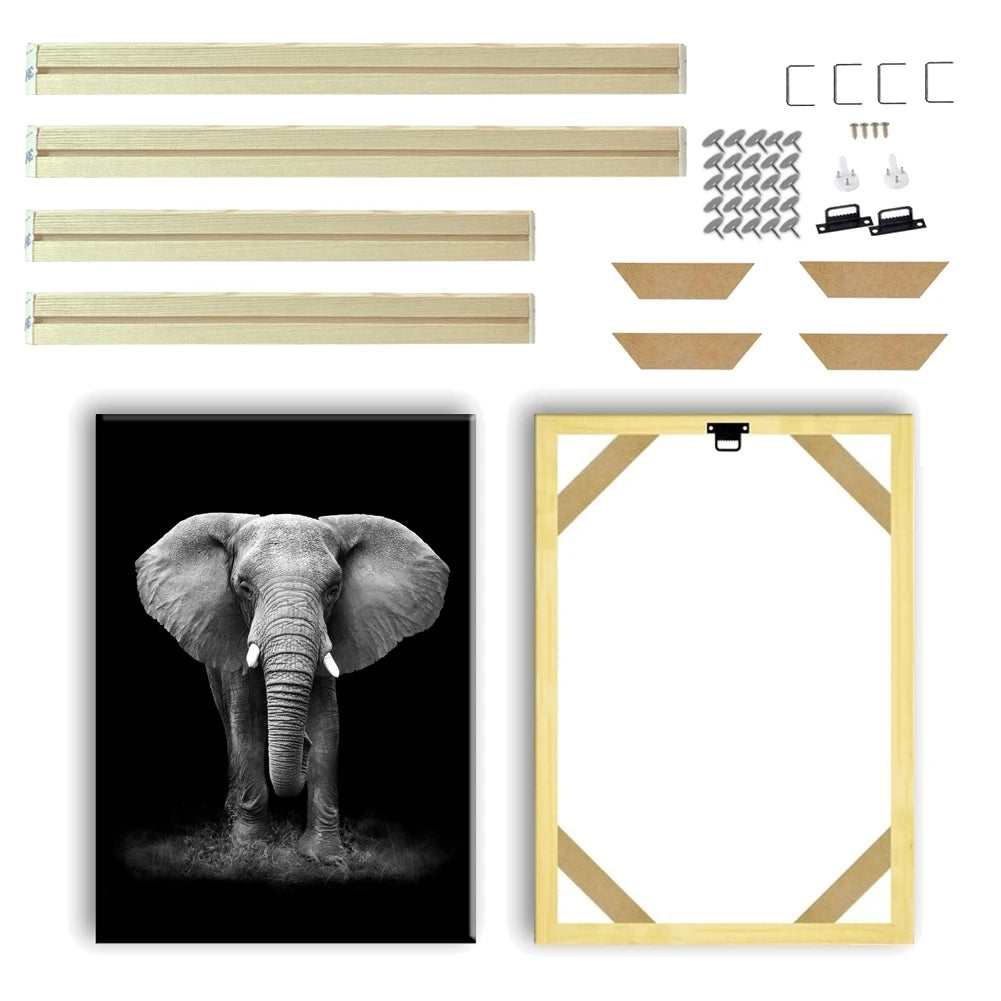 Cadre photo en bois naturel gris clair sur un mur blanc