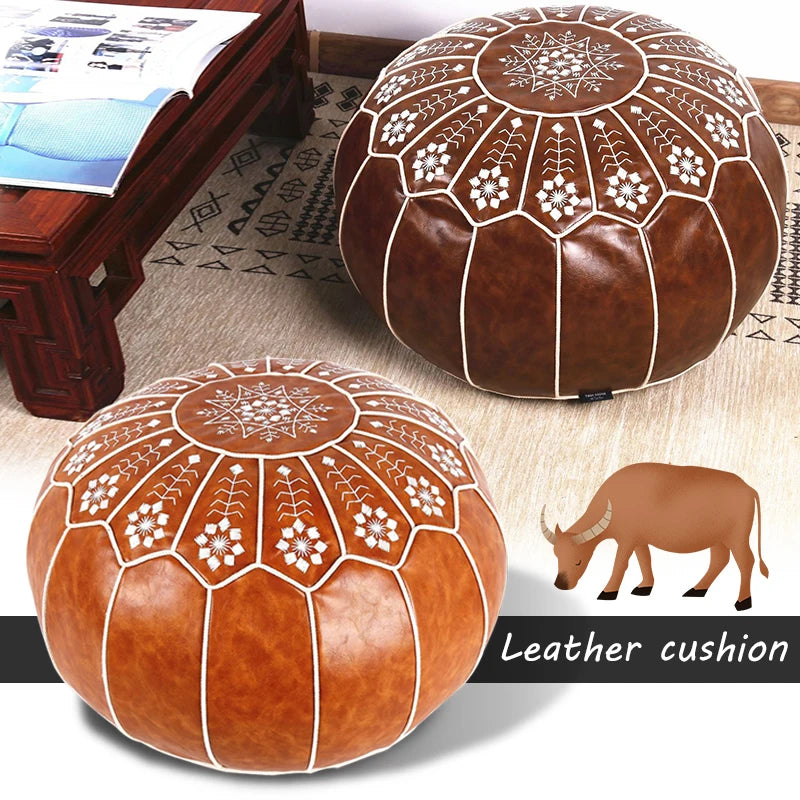 Pouf marocain rond en simili cuir PU jaune de 50 cm sur un sol en bois