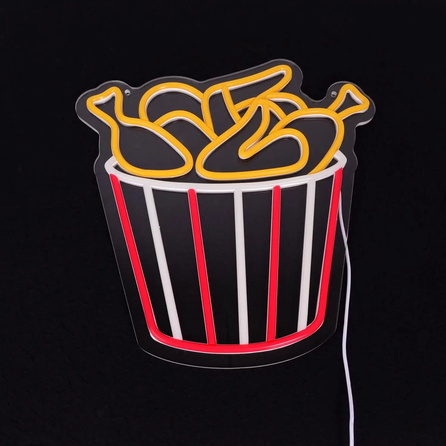 Détail de l'enseigne néon frites avec design tasse rouge et blanche