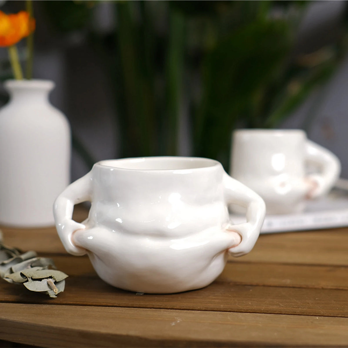 Tasse design double bras en céramique noire
