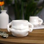 Tasse design double bras en céramique noire