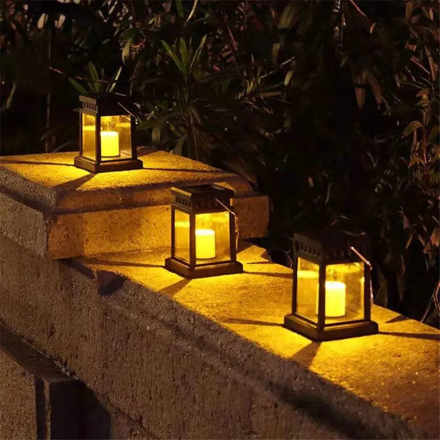 Décoration de terrasse avec lanterne solaire suspendue