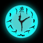 Horloge murale yoga salutation au soleil couleur blanc