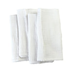 Serviettes blanches en coton pour la salle de bain ou l'usage domestique.