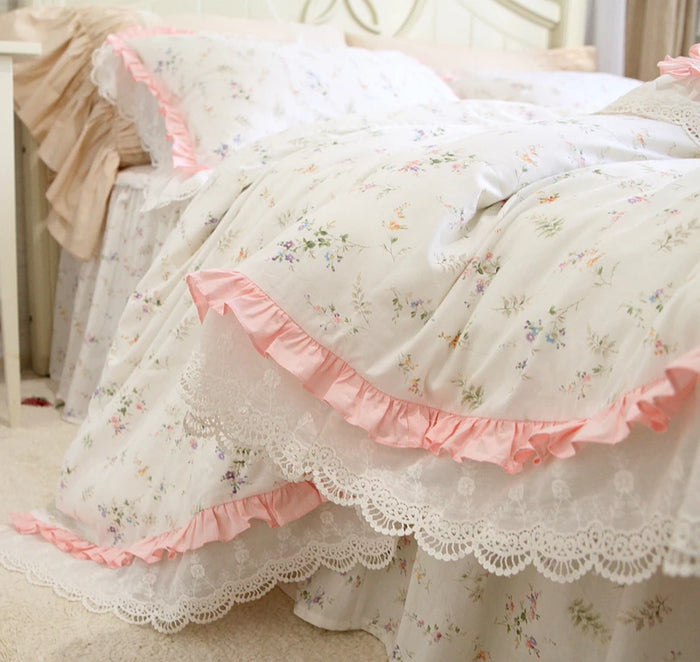 Parure de lit en coton dentelle à volants imprimé Rose sur lit queen