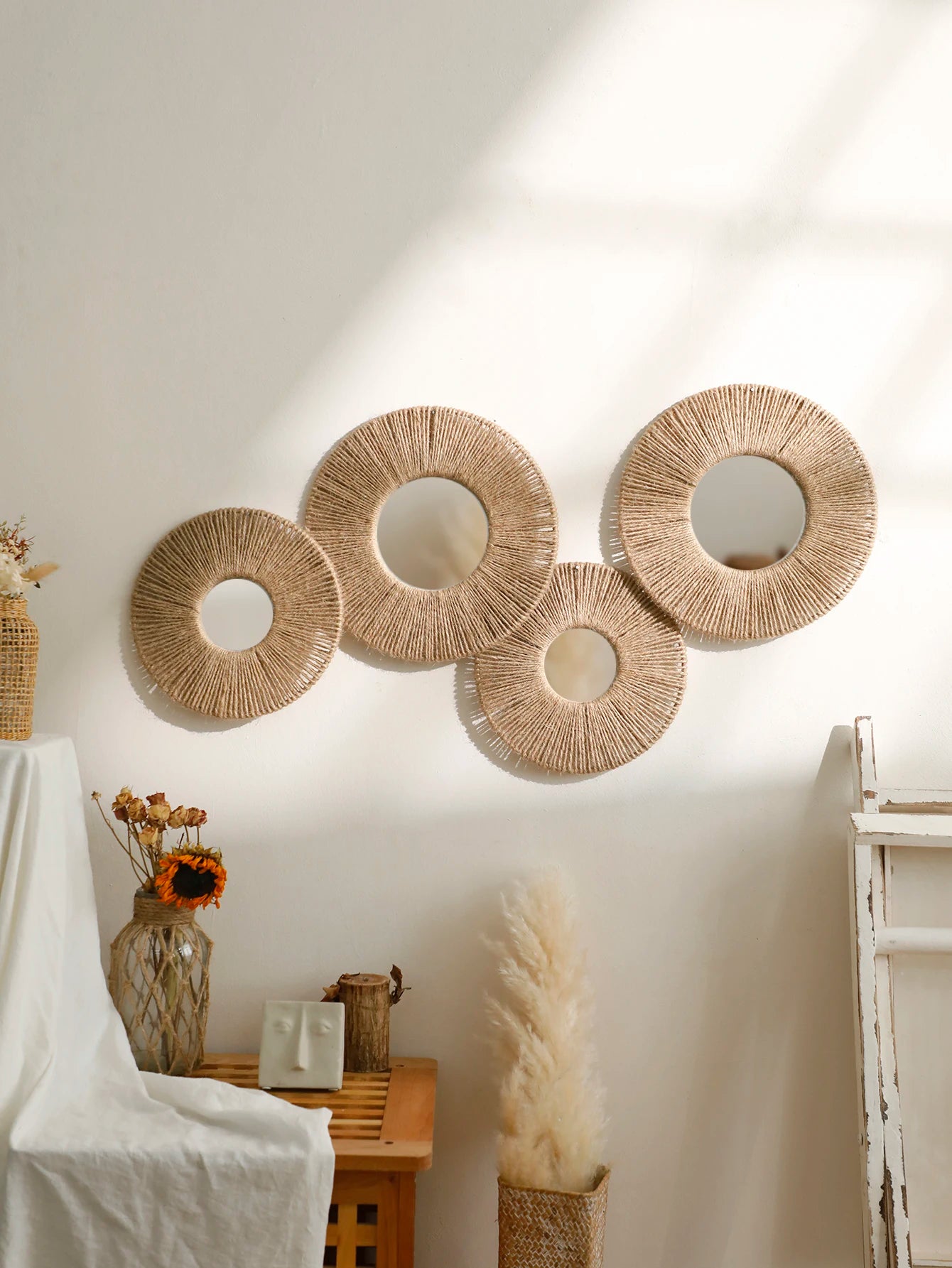 Détail du macramé fait main en jute sur miroir rond
