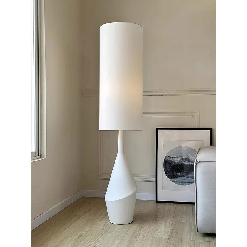 Lampadaire design crème avec abat-jour blanc