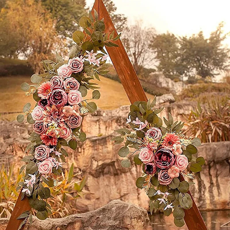 Décoration d'événement avec arc floral en extérieur