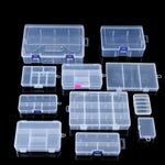 Vue de dessus de la boîte de rangement transparente montrant son contenu organisé
