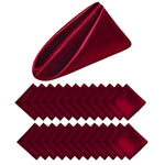 Serviettes de table carrées en velours rouge bordeaux pour une décoration élégante.